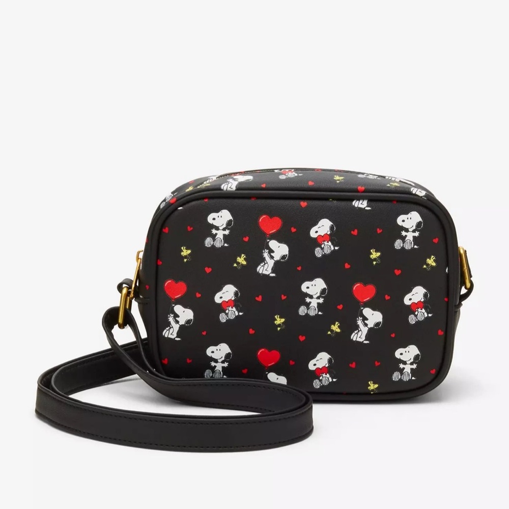 Loungefly Peanuts Snoopy & Woodstock Hearts Camera
Crossbody Bag